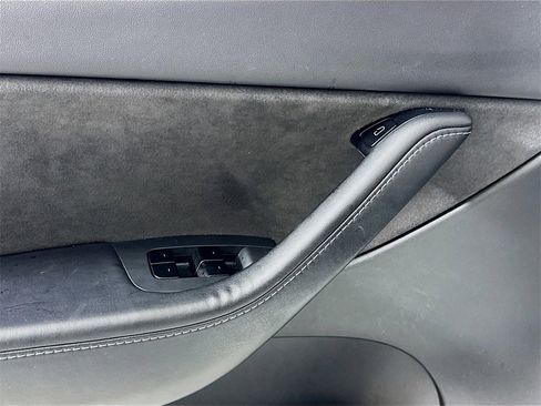 Used 2021 Tesla Model Y Long Range image 15