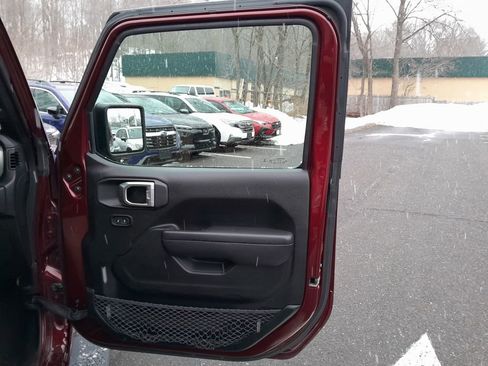 Used 2021 Jeep Wrangler Sport S image 32