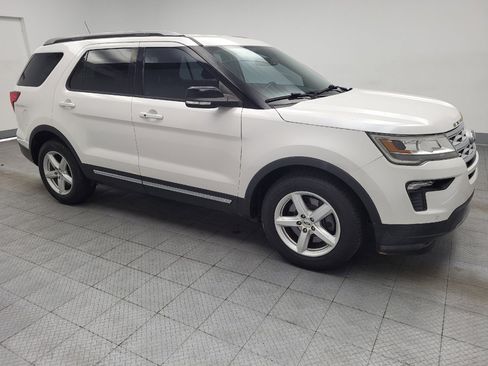 Used 2018 Ford Explorer XLT w/ Equipment Group 202A FWD image 11