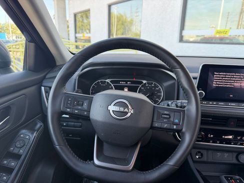 Used 2025 Nissan Rogue SV FWD image 36