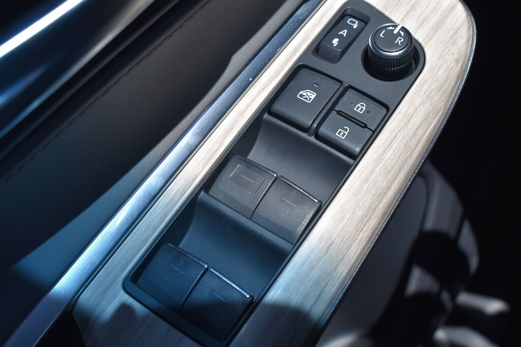 Certified 2024 Toyota Venza XLE AWD/4WD image 15