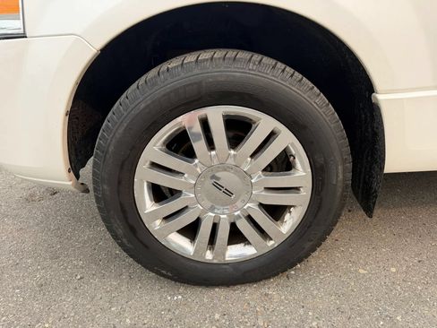 Used 2014 Lincoln Navigator L 4WD w/ Equipment Group 101A image 9