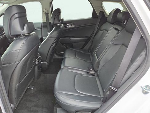 Used 2023 Kia Sportage EX image 11