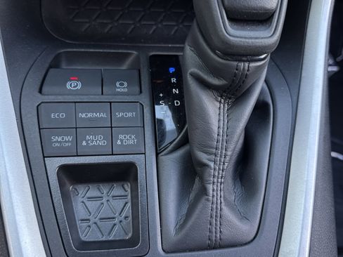 Used 2024 Toyota RAV4 LE AWD/4WD image 17