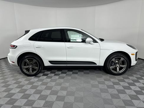 Used 2025 Porsche Macan image 8