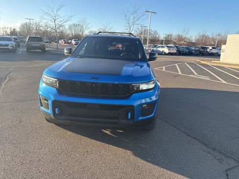 Used 2022 Jeep Grand Cherokee Trailhawk w/ Luxury Tech Group III image 4