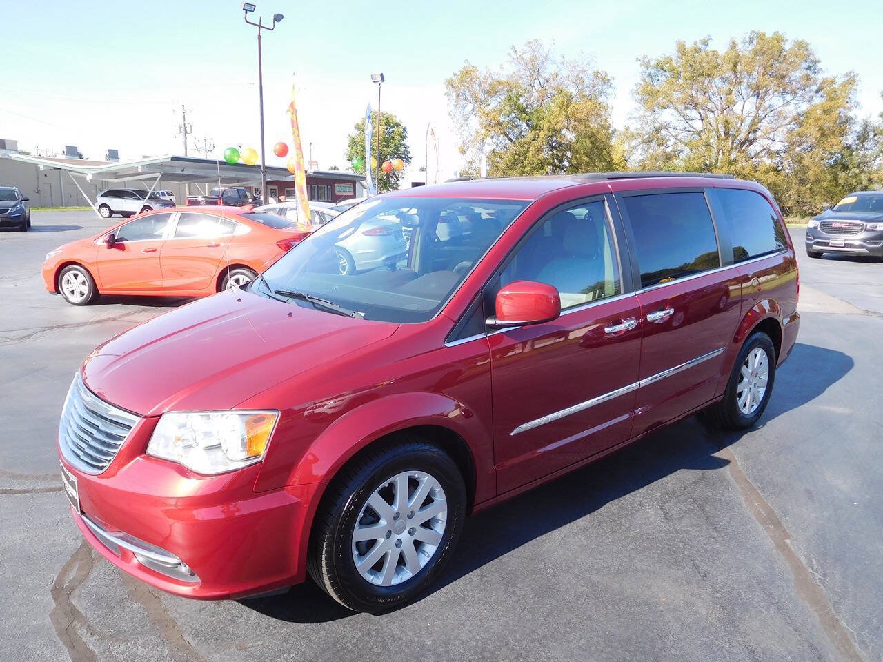 Used 2016 Chrysler Town & Country Touring w/ Driver Convenience Group FWD image 4