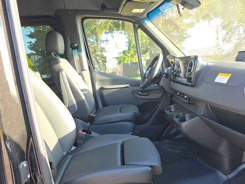 Used 2025 Mercedes-Benz Sprinter 2500 image 10