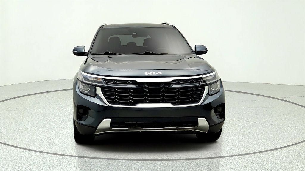 Used 2024 Kia Seltos EX FWD image 2