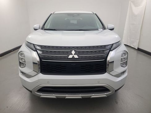 Used 2024 Mitsubishi Outlander SE image 9