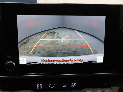 Used 2025 Toyota Camry LE image 3