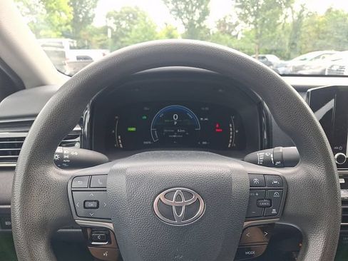 Used 2025 Toyota Camry LE FWD image 18