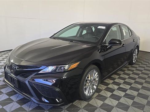 Used 2021 Toyota Camry SE AWD/4WD image 3