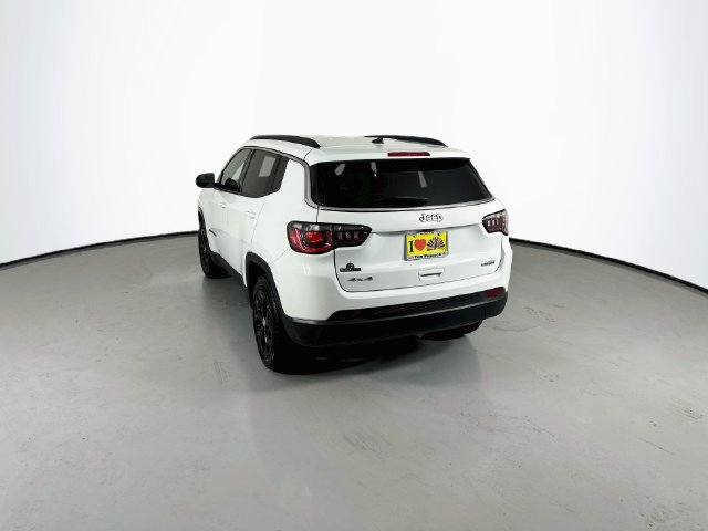 Used 2024 Jeep Compass Latitude AWD/4WD image 7