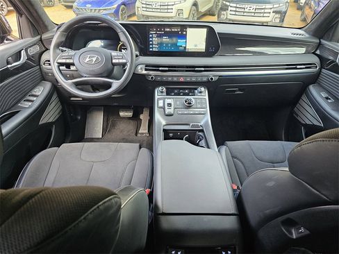 Certified 2025 Hyundai Palisade Calligraphy image 8
