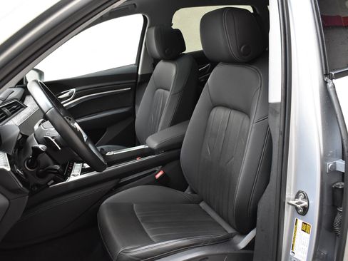 Used 2021 Audi e-tron Premium Plus w/ Premium Plus Package image 21