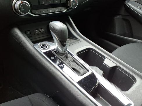 Used 2025 Nissan Sentra SV w/ Trunk Package FWD image 12