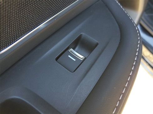 Certified 2025 Acura RDX SH-AWD image 16