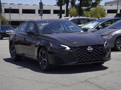 New 2026 Nissan Altima 2.5 SR FWD image 2