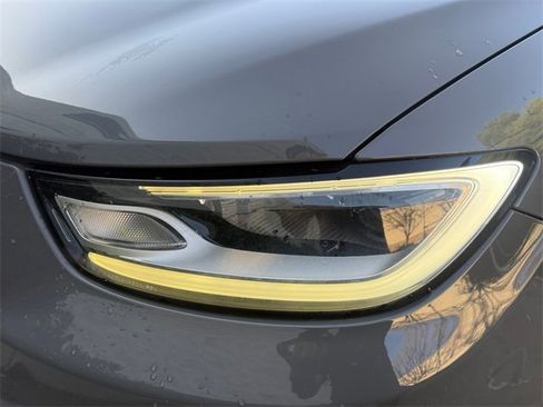 Used 2021 Chrysler Pacifica Limited w/ Uconnect Theater Family Group image 32