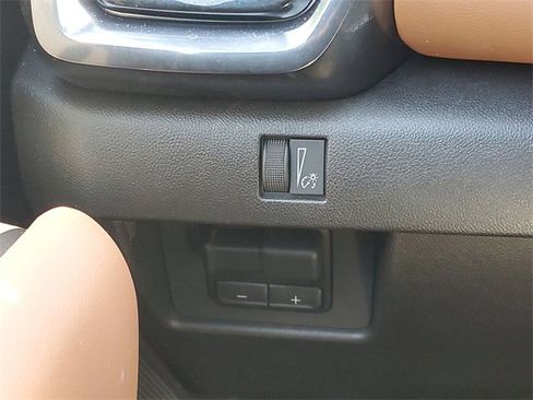 Certified 2025 GMC Canyon AT4 w/ AT4 Premium Package image 18