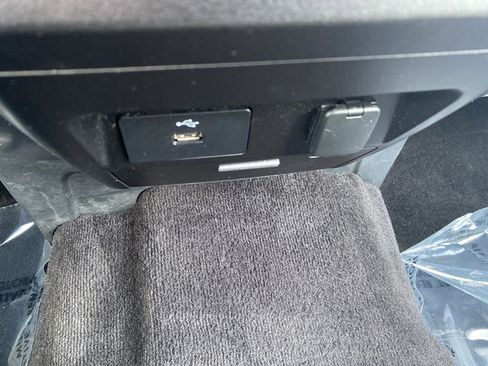 Used 2017 Ford F150 XLT AWD/4WD image 19