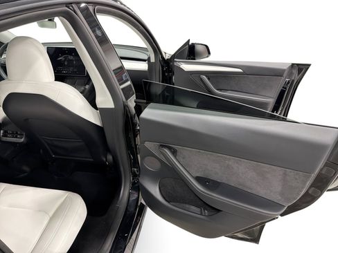Certified 2023 Tesla Model Y Long Range AWD/4WD image 12
