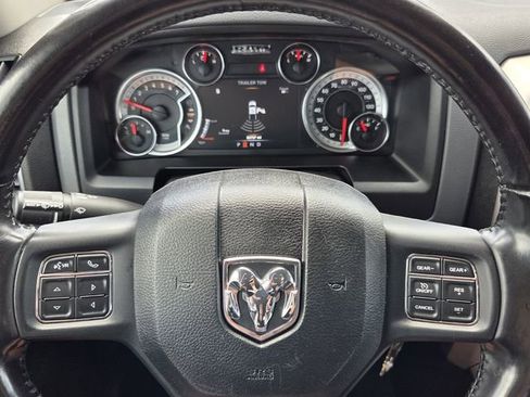 Used 2020 RAM 1500 Classic SLT w/ Luxury Group image 23