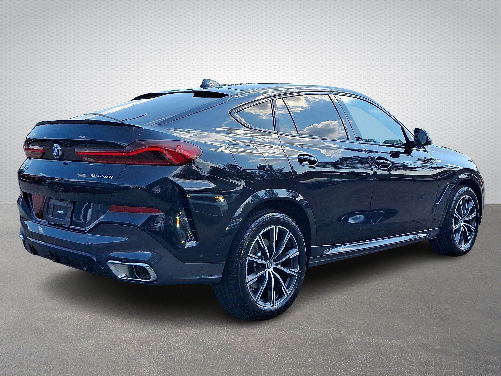 Used 2023 BMW X6 xDrive40i w/ M Sport Package AWD/4WD image 6