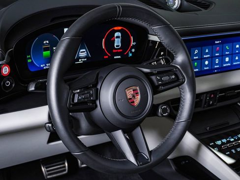 Certified 2025 Porsche Macan 4S Electric AWD/4WD image 18