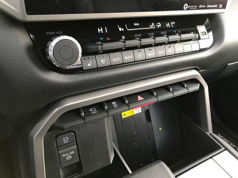 Certified 2024 Toyota Sequoia Limited image 21