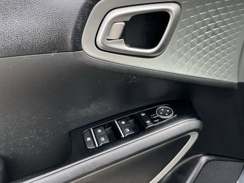 Used 2020 Kia Soul LX FWD image 16