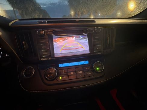 Used 2018 Toyota RAV4 XLE FWD image 10