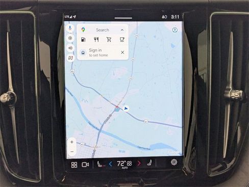 Used 2025 Volvo XC60 B5 Plus image 21