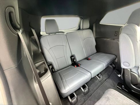 Used 2023 Buick Enclave Essence w/ Experience Buick Package AWD/4WD image 27