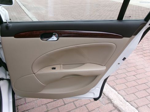 Used 2007 Buick Lucerne CXL w/ Luxury Package FWD image 22