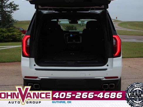 Used 2025 GMC Yukon Denali AWD/4WD image 9