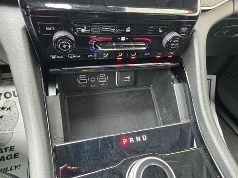 Used 2023 Jeep Grand Cherokee Laredo w/ Luxury Tech Group I AWD/4WD image 27