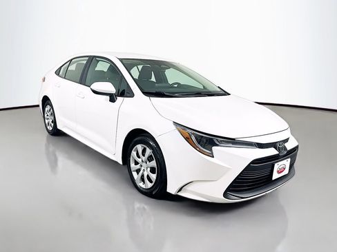 Used 2024 Toyota Corolla LE image 3