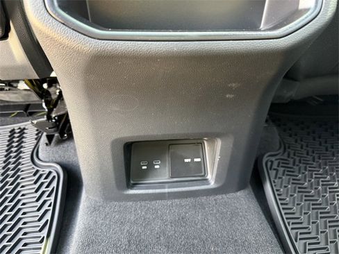 Certified 2025 Volkswagen Atlas Cross Sport SE image 16