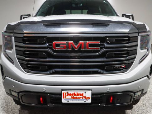 Used 2024 GMC Sierra 1500 AT4 w/ Technology Package AWD/4WD image 5
