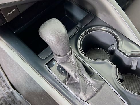 Used 2019 Toyota Camry L image 15