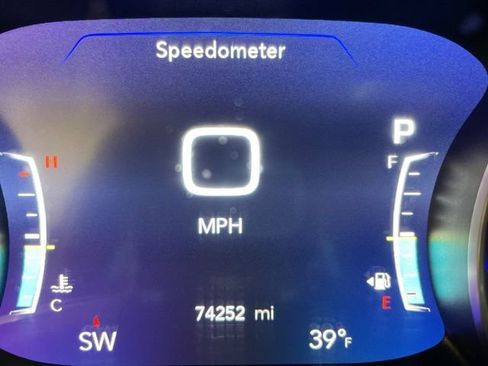 Used 2020 Chrysler Pacifica Limited image 37