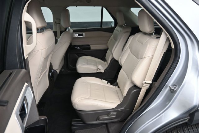 Used 2022 Ford Explorer Platinum w/ Equipment Group 601A AWD/4WD image 14