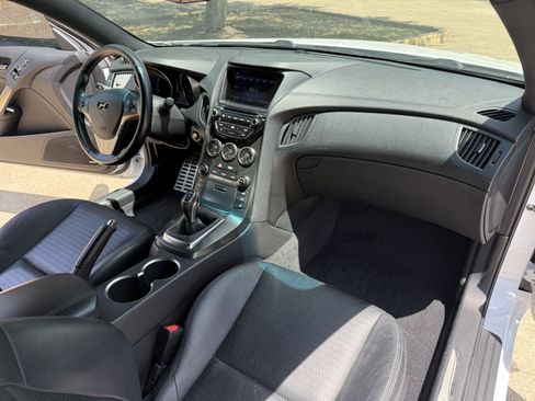 Used 2015 Hyundai Genesis 3.8 RWD image 14