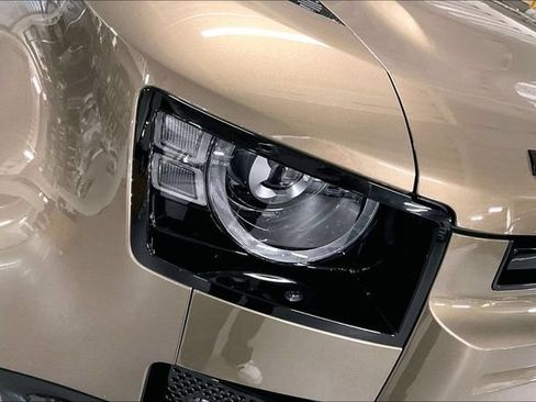 Certified 2025 Land Rover Defender 130 X-Dynamic SE AWD/4WD image 28