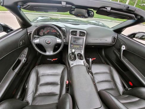 Used 2006 Chevrolet Corvette Convertible w/ Preferred Equipment Group RWD image 9