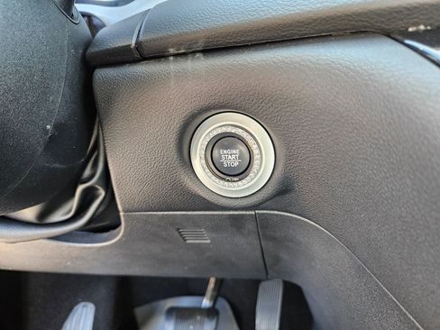 Used 2019 Chrysler Pacifica Touring-L w/ Advanced Safetytec Group FWD image 19