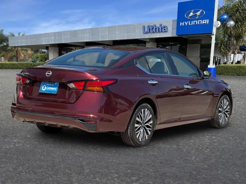 Used 2025 Nissan Altima 2.5 SV FWD image 3