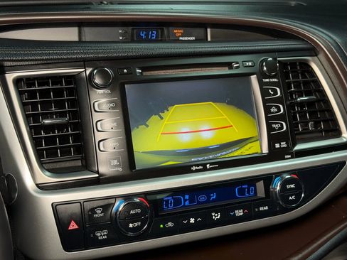 Used 2015 Toyota Highlander Limited image 47